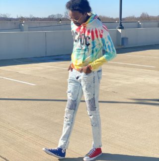Okay so I’m always down for a Band T or a Band Hoodie, especially if you respect the band. I know @rue21 offers different bands shirts, but it’s always important to be as authentic as possible. I told y’all I was bringing the heat with the colors and #rue21 got it all this season! Go check them out #youinrue #ad